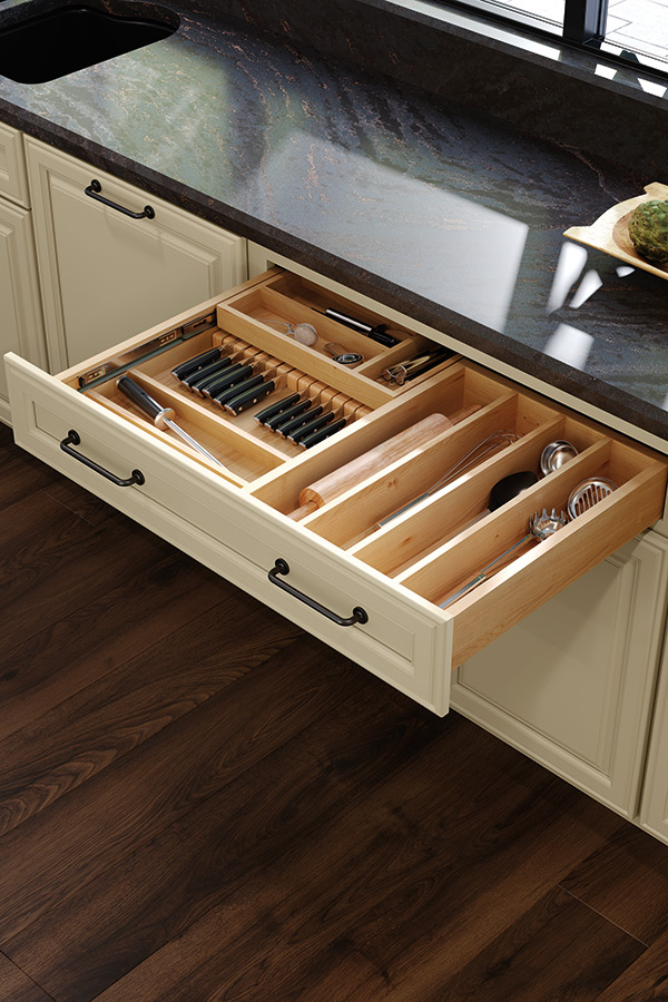 /file/media/kemper/products/cabinet_interiors/2026/twotieredcutlery042pntcyts.jpg